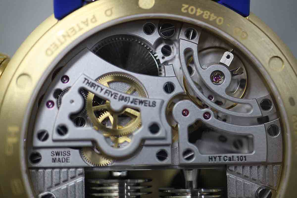 機械式液体制御時計を着用してみた／HYT「H0 ゴールド ブルー」 | 高級 ...
