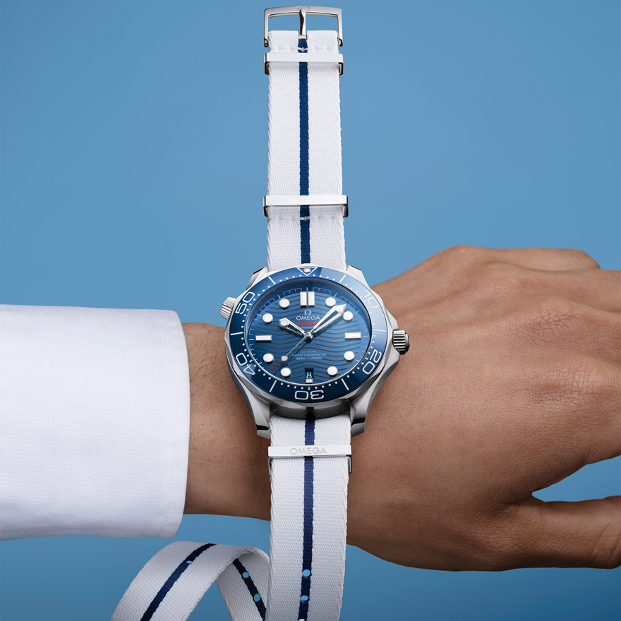 夏に映えるオメガ最新NATO ストラップ コレクション | 高級腕時計専門