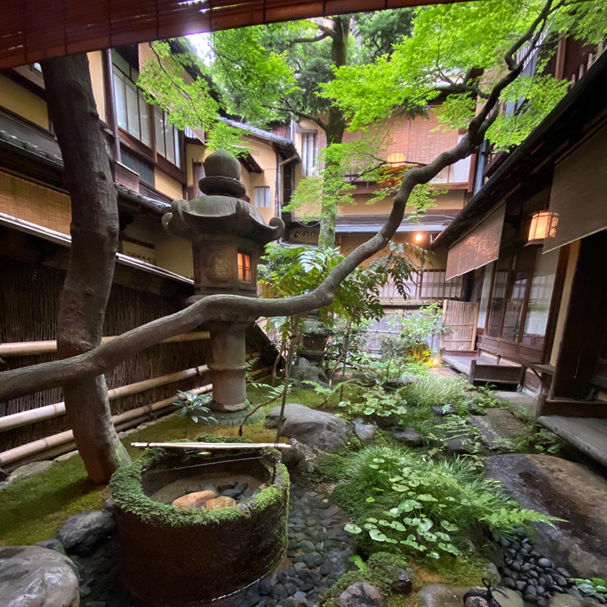 炭屋旅館