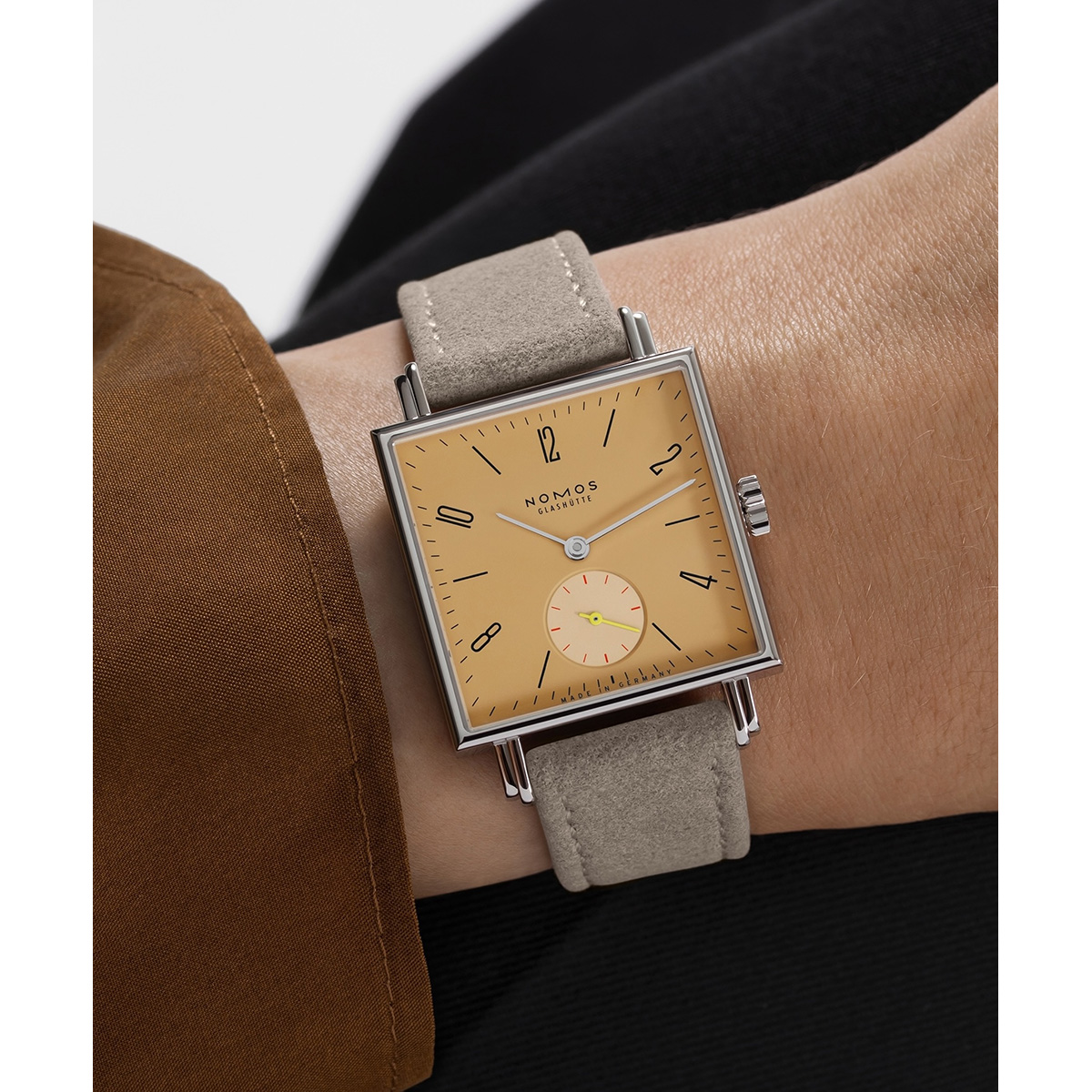 ノモス グラスヒュッテ テトラ