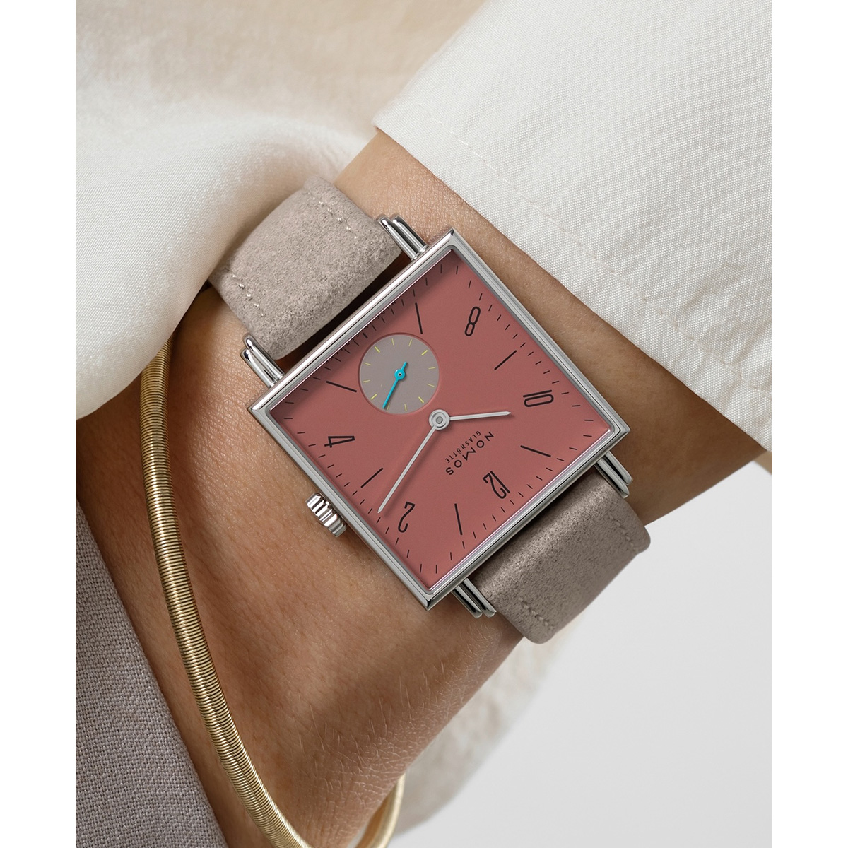 ノモス グラスヒュッテ テトラ