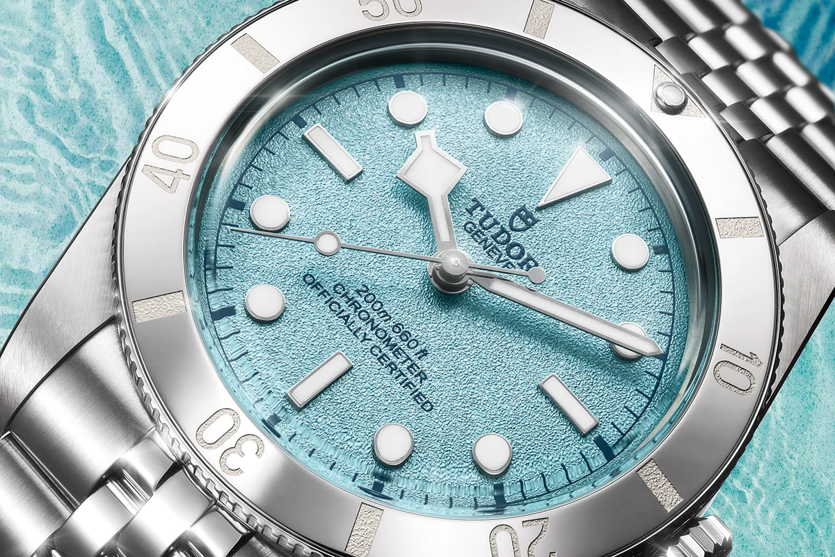 ブラックベイ 54 “ラグーンブルー”