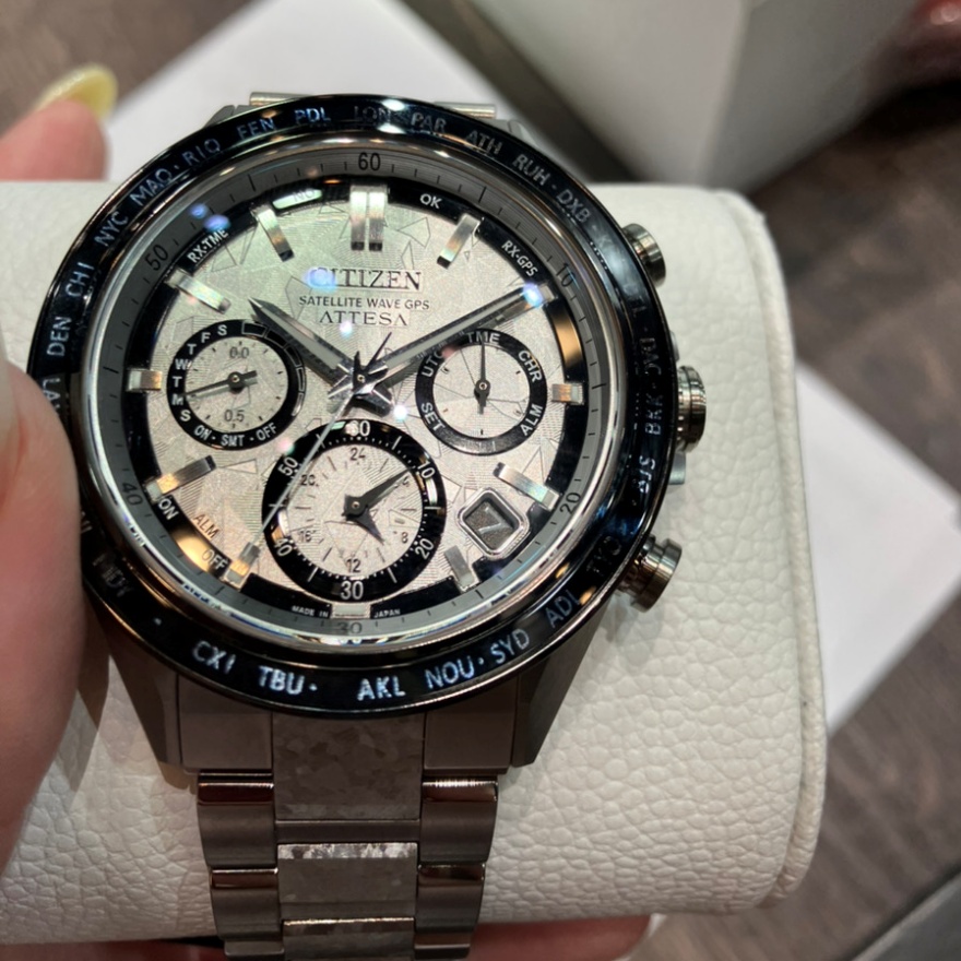 アテッサ アクトライン エコ・ドライブGPS衛星電波時計 プラチナムシャインコレクション