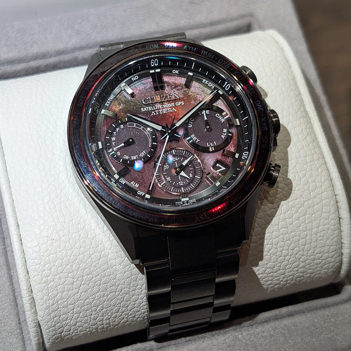 シチズン アテッサ「ACT Line エコ・ドライブGPS衛星電波時計 Shades of Red」Ref.CC4077-71Z