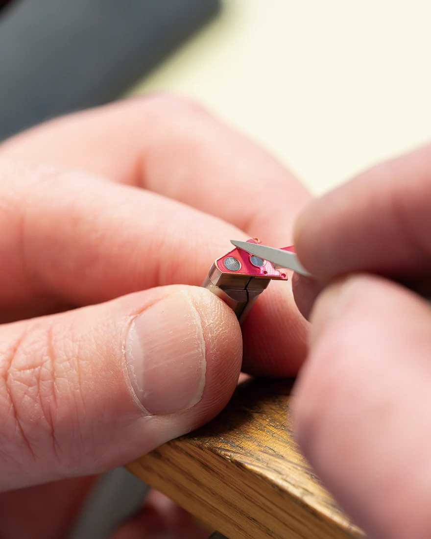 部品の面取り工程