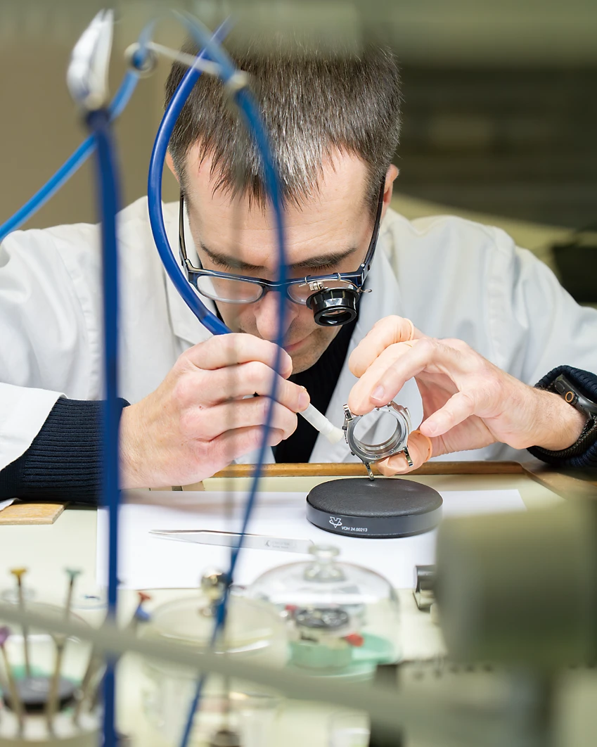 「アビス」の組み立て作業