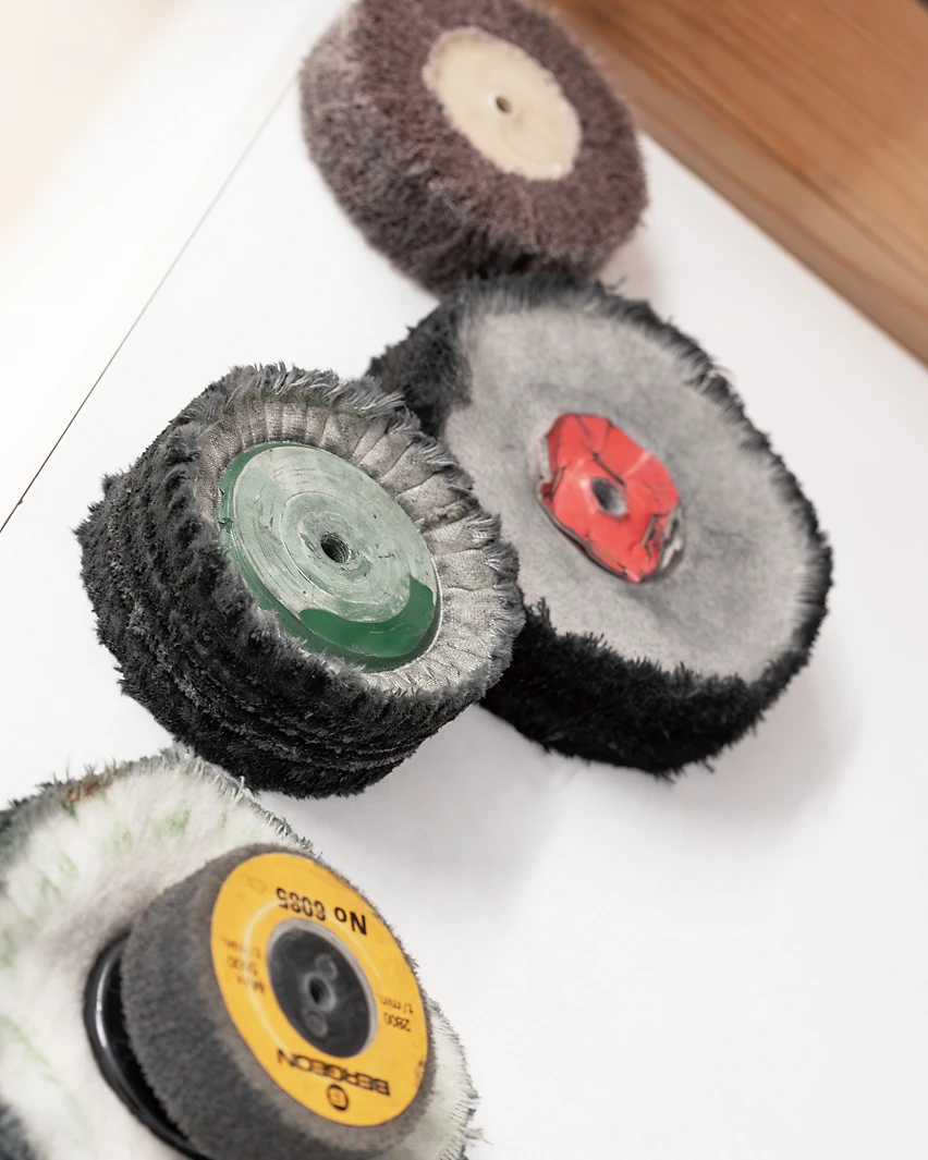 ケースの磨きに使われるバフ