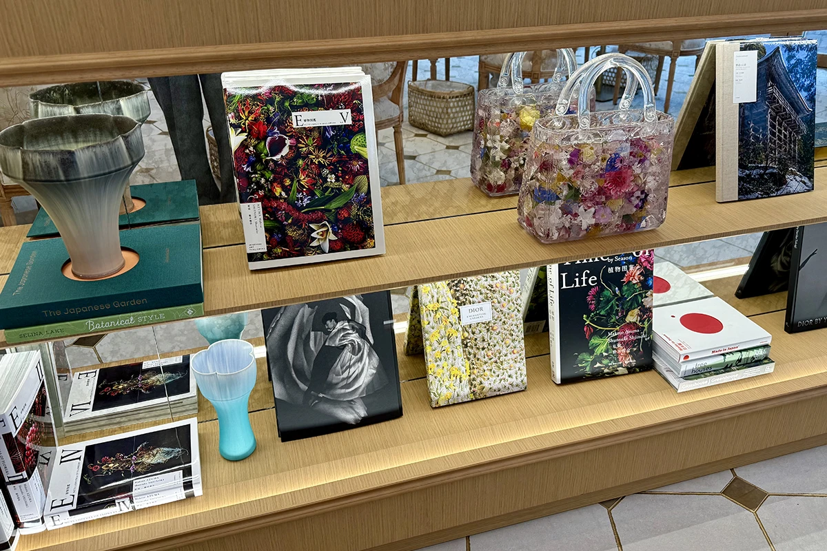 「レディ ディオール」のアートピース