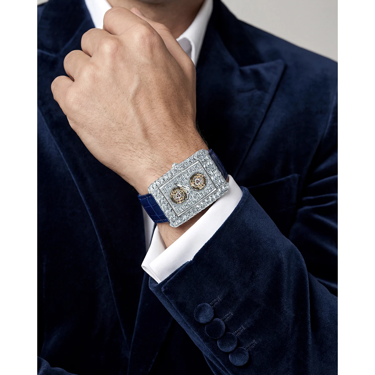 ジェイコブ&コー「ビリオネア ダブル トゥールビヨン エンジェルカット」