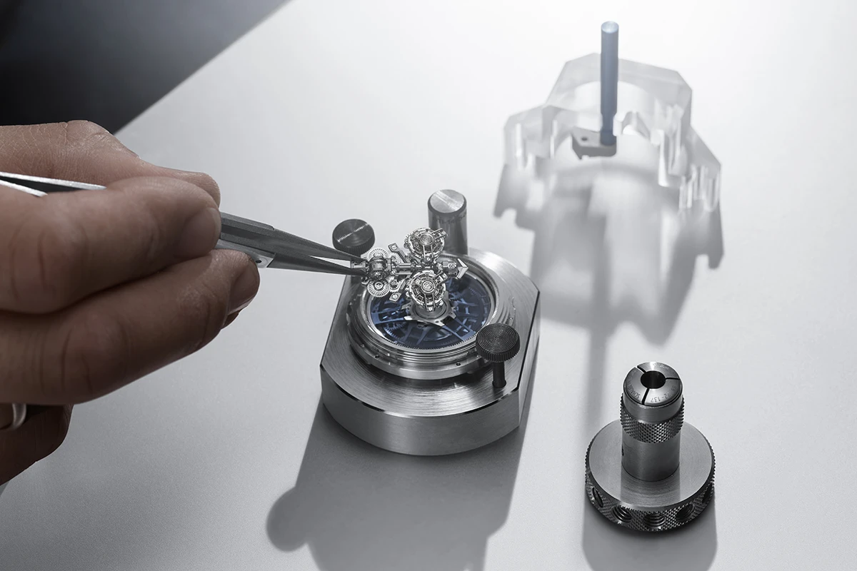 ユリス・ナルダン「スーパーフリーク」Ref.2520-500LE-3A-BLUE/3A