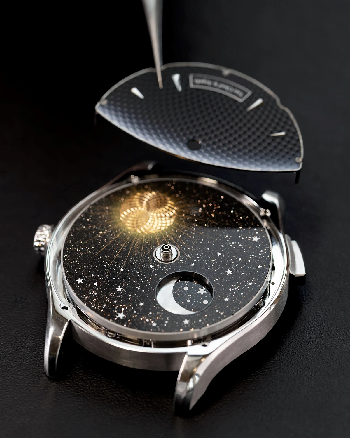 ヴァン クリーフ＆アーペル「ミッドナイト ジュール ニュイ ファーズ ドゥ リュンヌ ウォッチ」