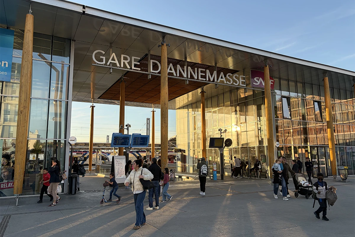 三郷中央駅っぽいジュネーブ駅