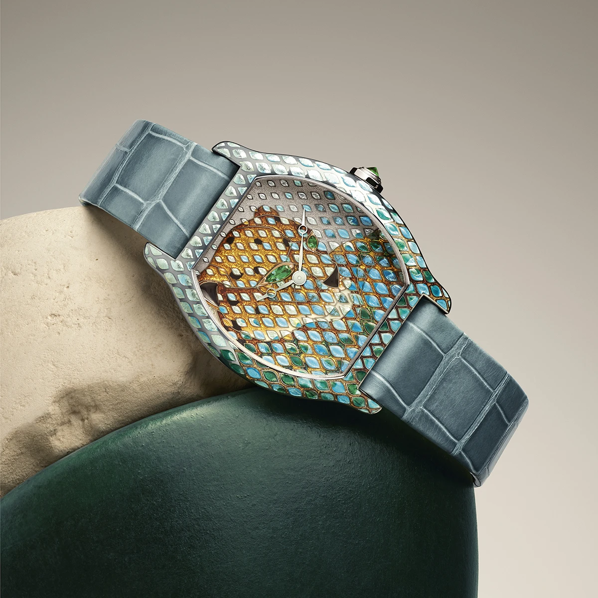 カルティエ「トーチュ パンテール メティエダール ウォッチ」Ref.CRHPI01811