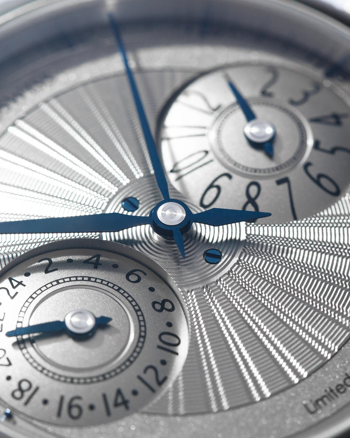 クロノスイス「パルス GMT シルバー ギョーシェ」Ref.CH-4223TM-GR