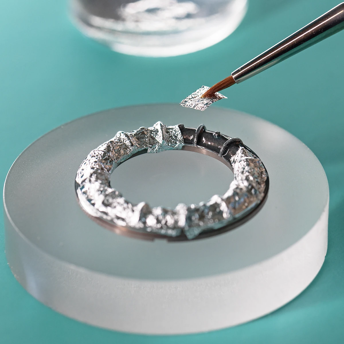 文字盤外周のアウターリングの製作風景