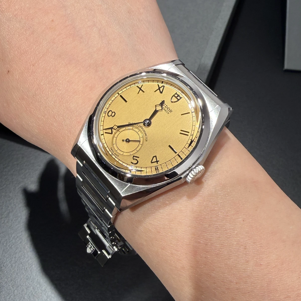 チューダー「モナーク」