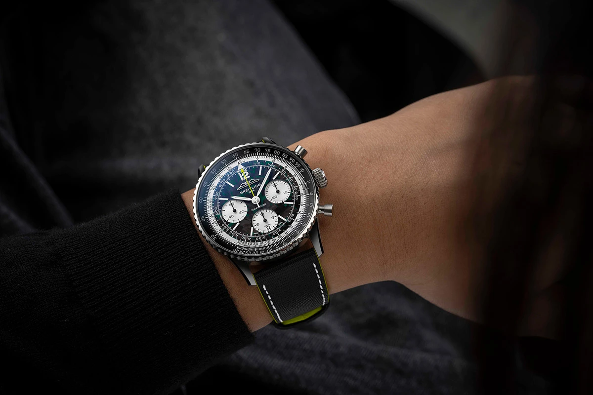 ブライトリング ナビタイマー B01 クロノグラフ 43 ASTON MARTIN ARAMCO FORMULA ONE™ TEAM