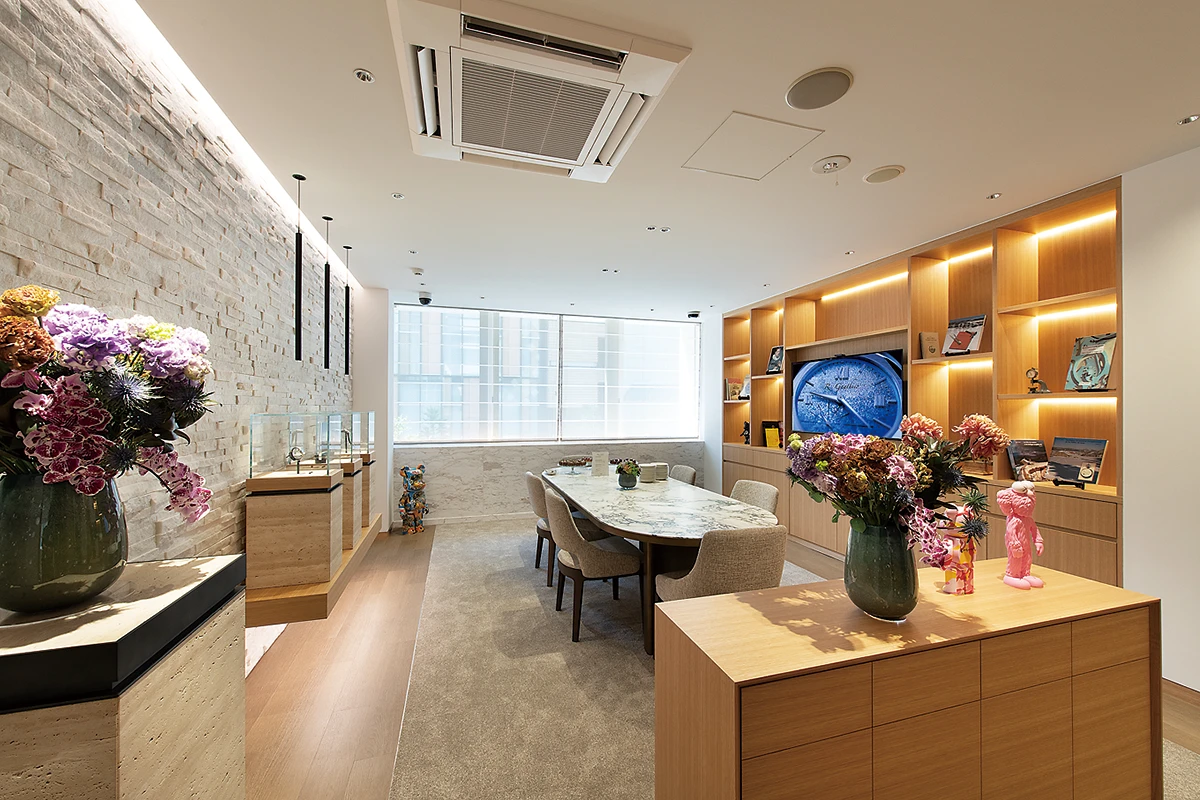 日新堂 銀座本店 ローマン・ゴティエ サロン