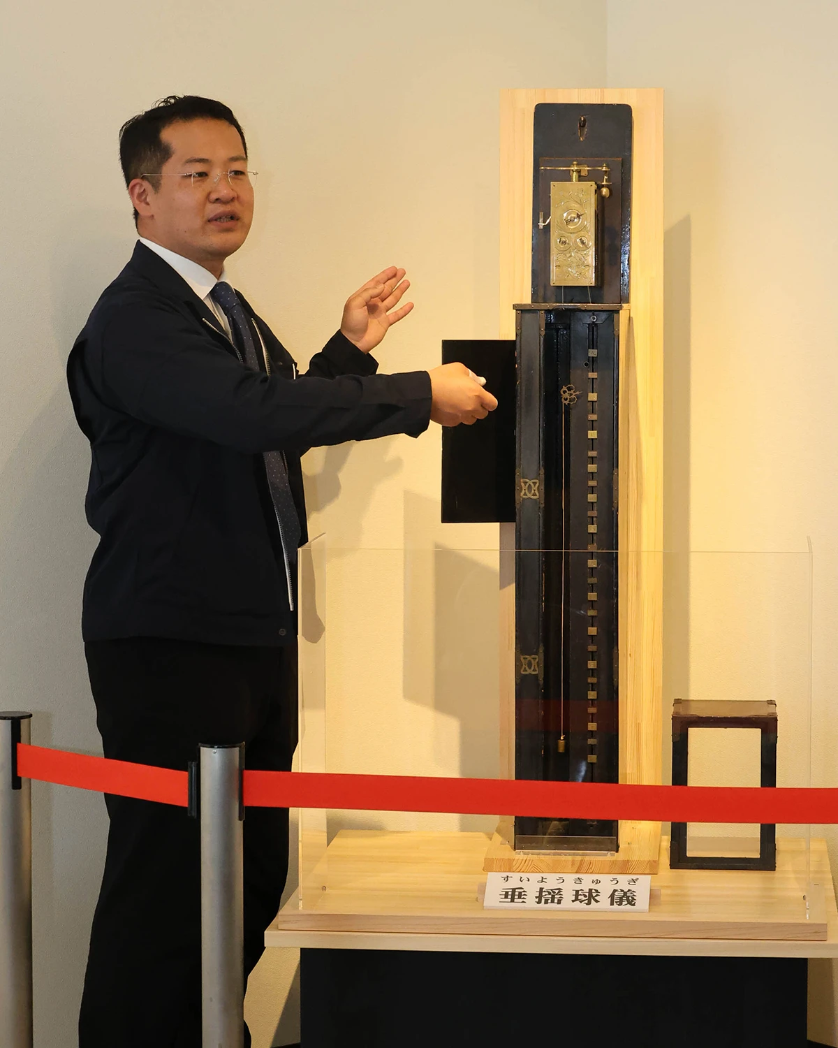 近江神宮所蔵の江戸時代の天文観測機器「垂揺球儀」
