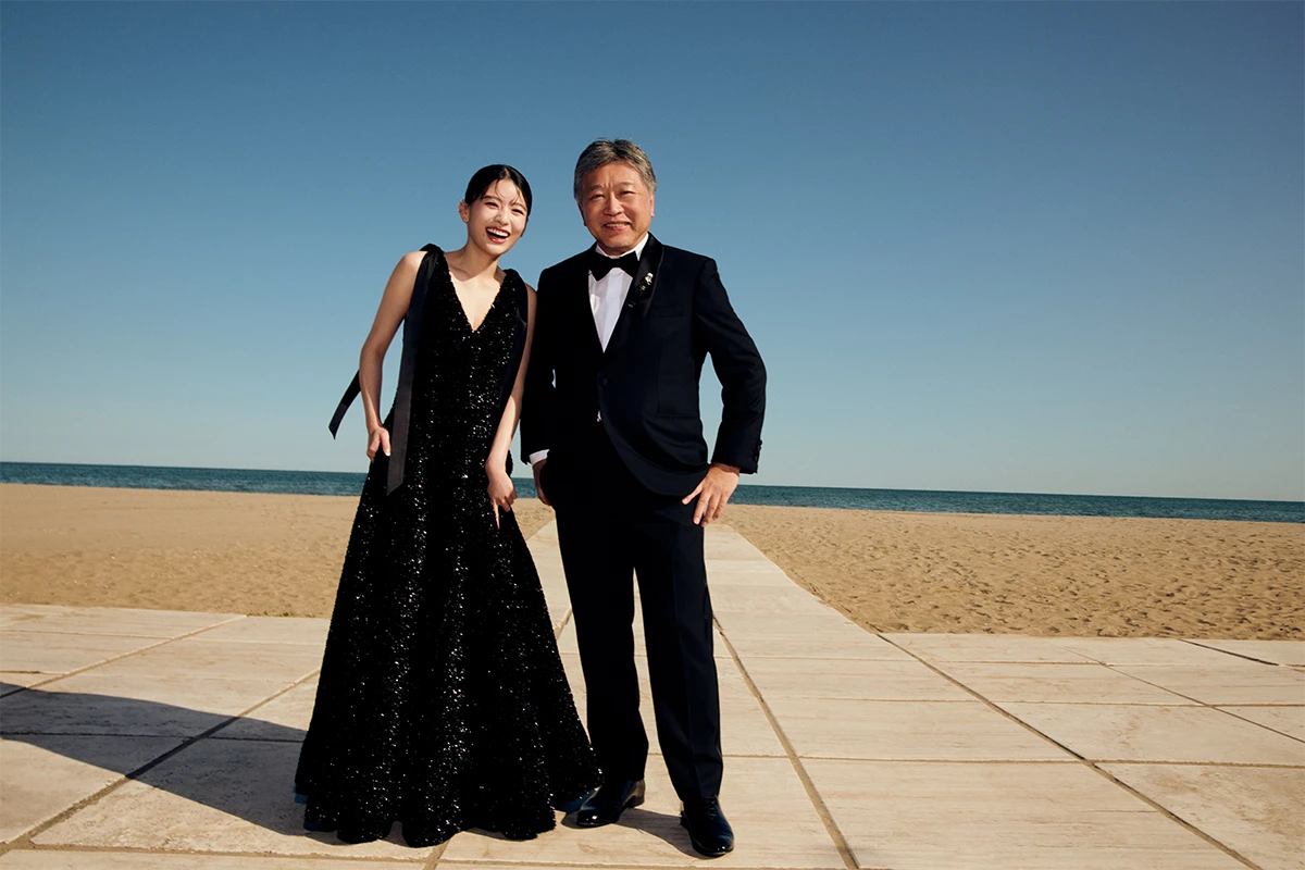 是枝裕和監督と主演の出口夏希